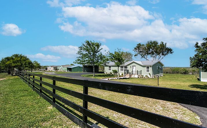 Pictures of Multifamily property located at 146 County Rd 329, Kenedy, TX 78119 for sales - image #1