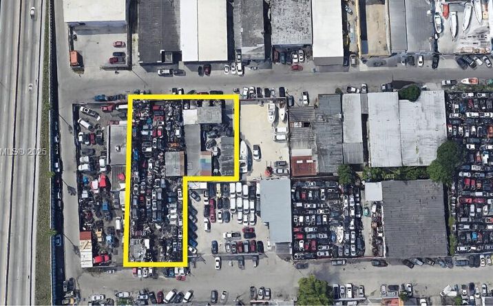 image of property at 4935 E 10TH LN Hialeah FL 33013-1737