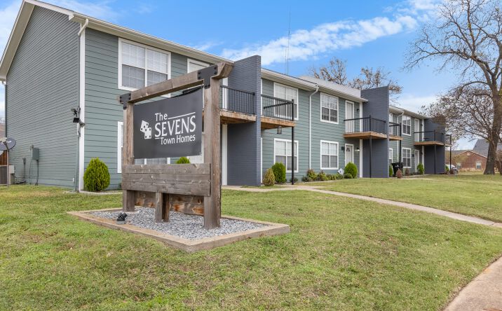 Pictures of Multifamily property located at 705 W Crawford St, Denison, TX 75020 for sales - image #1