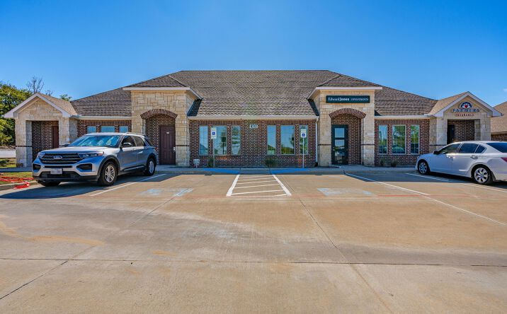 Pictures of Office, Retail property located at 8212 Liberty Grove Rd, Rowlett, TX 75089 for sales - image #1