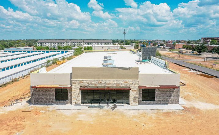 Pictures of Retail property located at 1016 Calton Rd, LAREDO, TX 78041 for sales - image #1