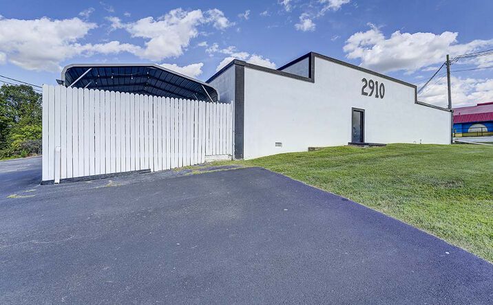 Pictures of Business for Sale, Retail, Special Purpose property located at 2910 Bristol Hwy, Johnson City, TN 37601 for sales - image #1