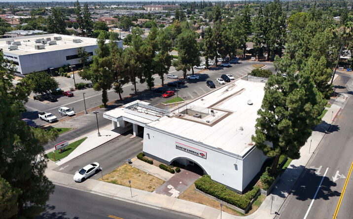Pictures of Retail property located at 590 E Shaw Ave, Fresno, CA 93710 for sales - image #1