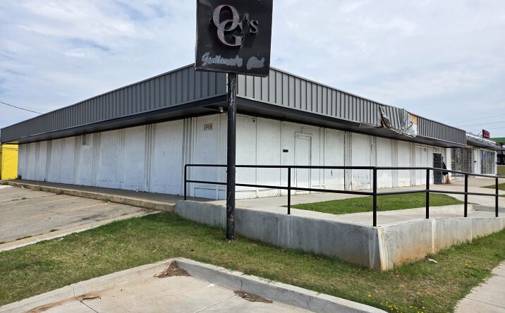 Pictures of Retail property located at 5831-5835 NW 10th St, Oklahoma City, OK 73127 for sales - image #1