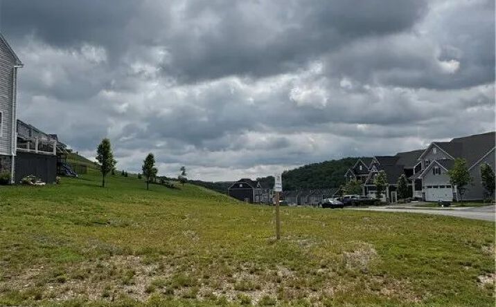 Pictures of Land property located at 1001 Peak Dr, South Park, PA 15129 for sales - image #1