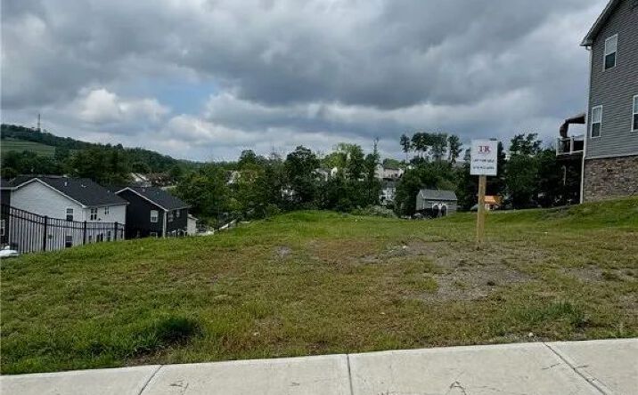 Pictures of Land property located at 1002 Peak Dr, South Park, PA 15129 for sales - image #1