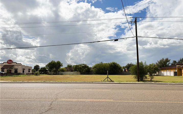 Pictures of Land property located at 4011 N Veterans Boulevard, Pharr, TX 78577 for sales - image #1