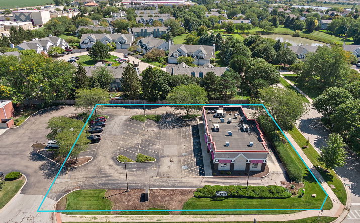 Pictures of Retail property located at 240 Douglas Rd, Oswego, IL 60543 for sales - image #1