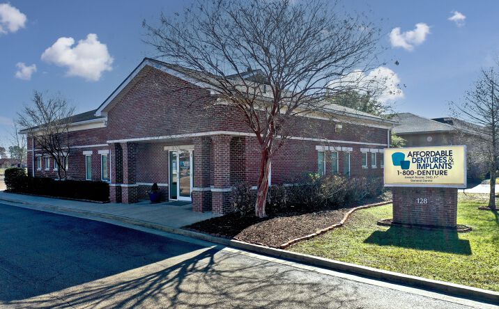 Pictures of Retail property located at 128 Riverview Dr, Flowood, MS 39232 for sales - image #1