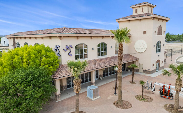 Pictures of Mixed Use property located at 400-2 Cascades Ave, Carlsbad, NM 88220 for sales - image #1