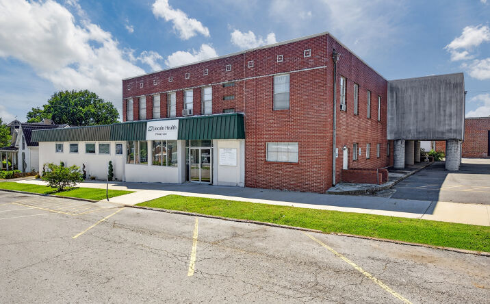 Pictures of Office property located at 207 Elk Ave S, Fayetteville, TN 37334 for sales - image #1