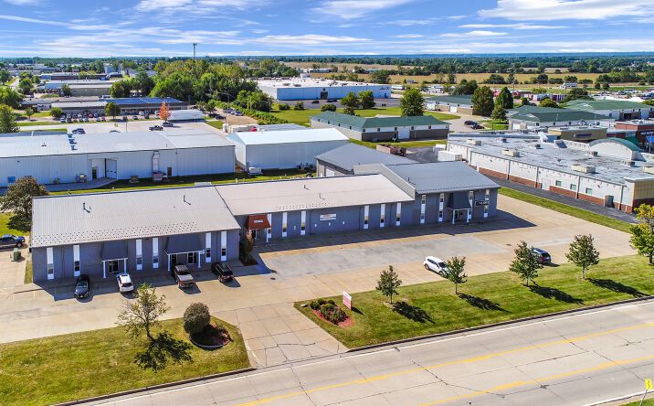 Pictures of Industrial, Retail, Office property located at 2200 W TOWNLINE Road, Peoria, IL 61615 for sales - image #1