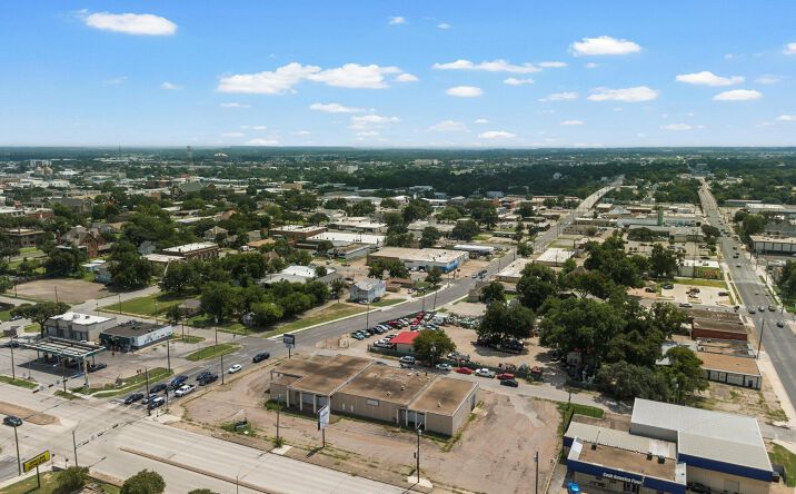 Pictures of Industrial property located at 1700 W Waco Dr, Waco, TX 76701 for sales - image #1