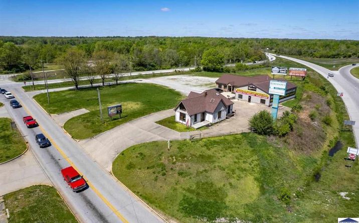 Pictures of Retail, Industrial property located at 218 Maple Ave, Terre Haute, IN 47804 for sales - image #1