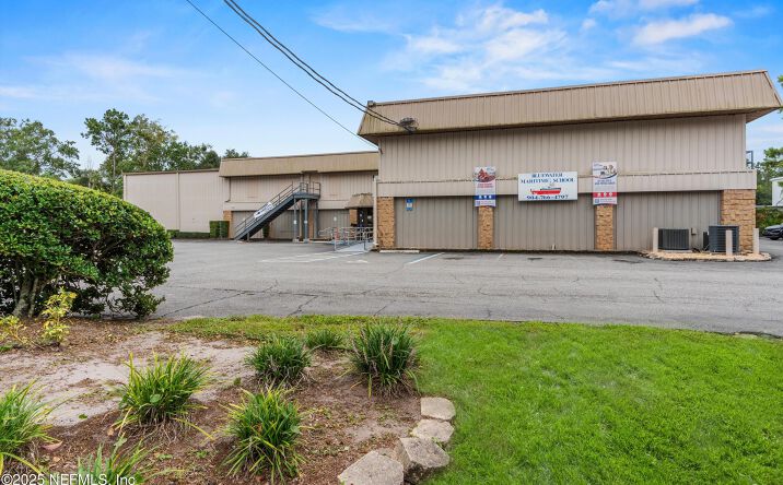 Pictures of Special Purpose property located at 3787 OLD MIDDLEBURG Road N, Jacksonville, FL 32210 for sales - image #1
