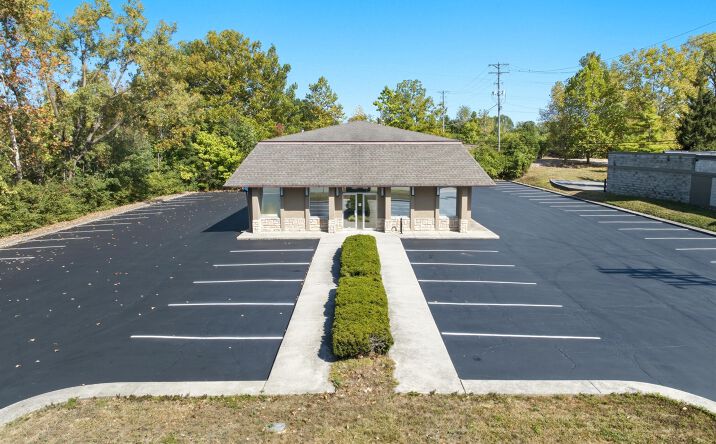 Pictures of Office property located at 4000 Indianola Avenue, Columbus, OH 43214 for sales - image #1