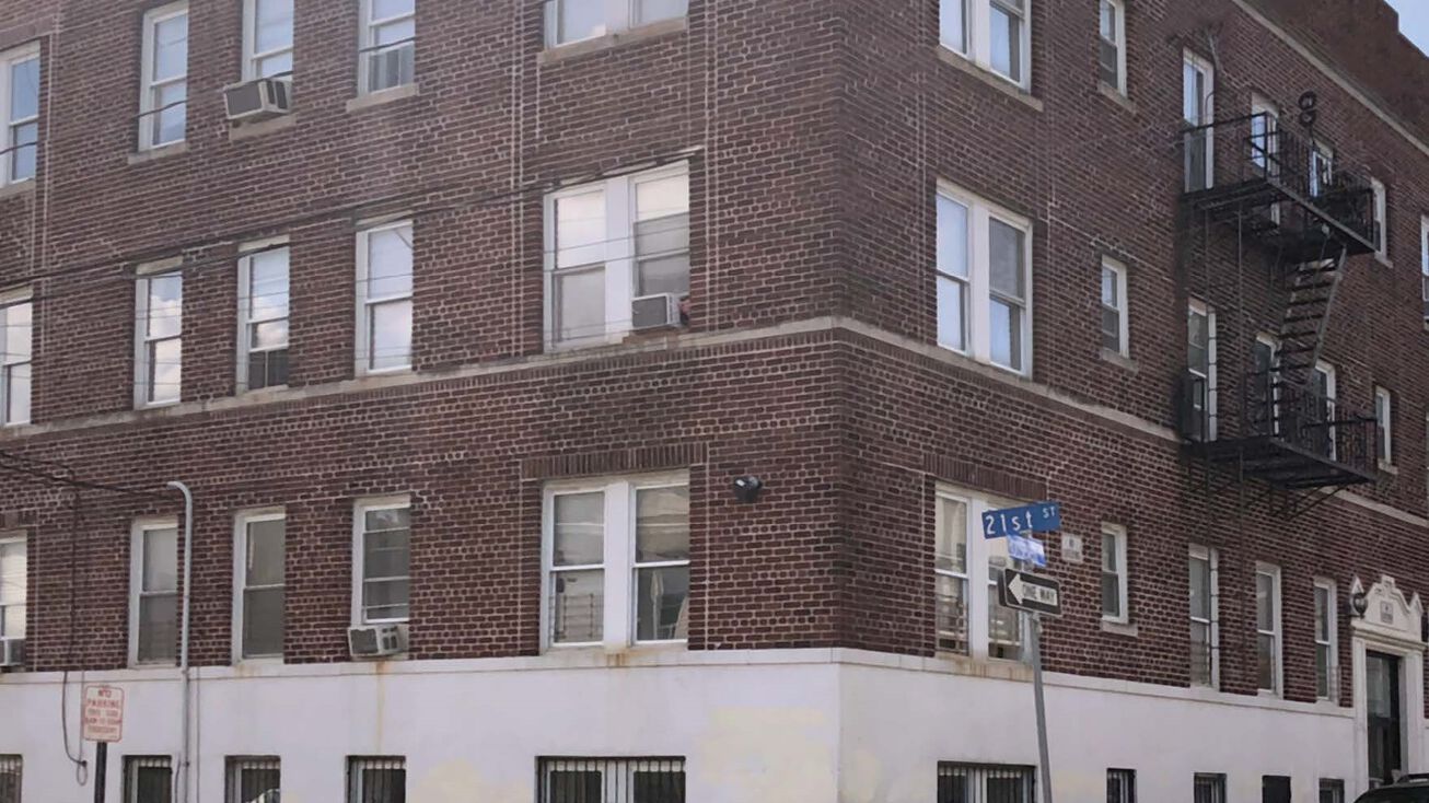 1 Roosevelt Terrace, Irvington, NJ 07111