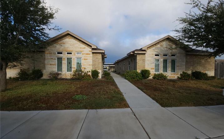 Pictures of Multifamily property located at 415 Carlisle Avenue, Edinburg, TX 78539 for sales - image #1