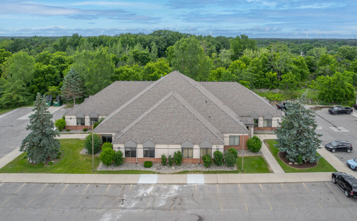 Pictures of Office property located at 8200 S Saginaw St, Grand Blanc, MI 48439 for sales - image #1