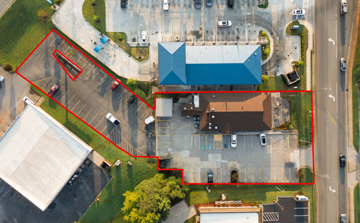 Pictures of Retail property located at 140 E Felton Rd, Cartersville, GA 30120 for sales - image #1