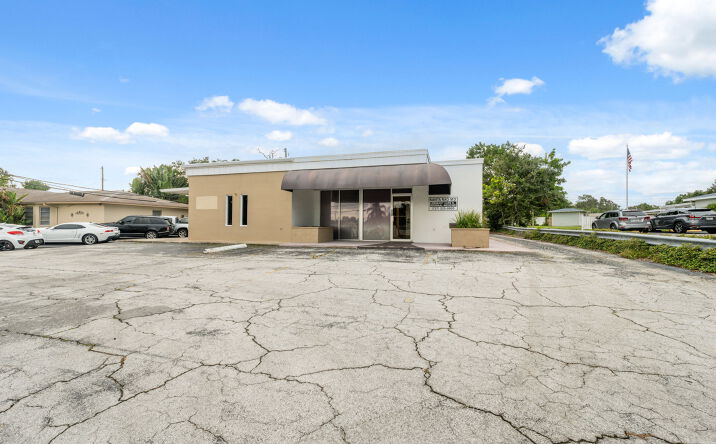 Pictures of Office property located at 2101 Indian Rocks Rd, Largo, FL 33774 for sales - image #1