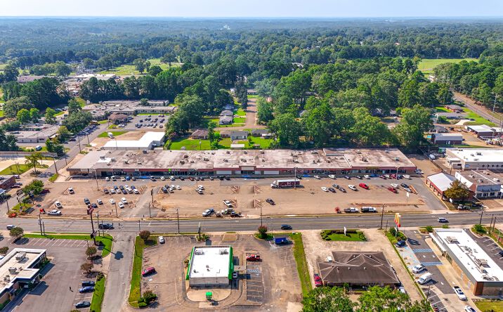 Pictures of Retail property located at 308 Homer Rd, Minden, LA 71055 for sales - image #1