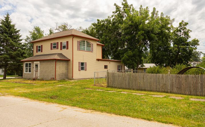 Pictures of Office property located at 204 W Thompson St, Kahoka, MO 63445 for sales - image #1