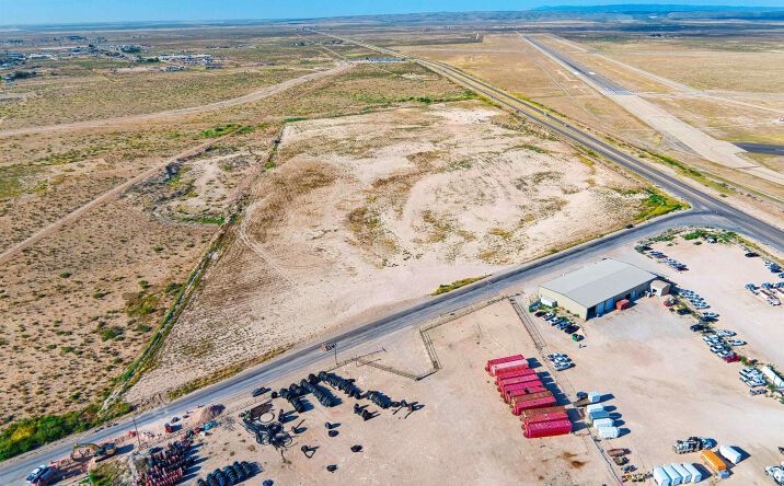 Pictures of Land property located at 1401 W Derrick Road, Carlsbad, NM 88220 for sales - image #1