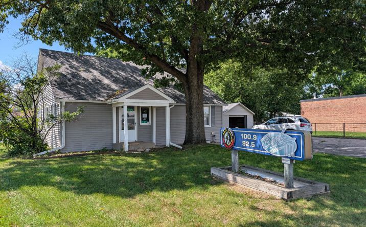 Pictures of Office property located at 706 E Allegan St, Otsego, MI 49078 for sales - image #1