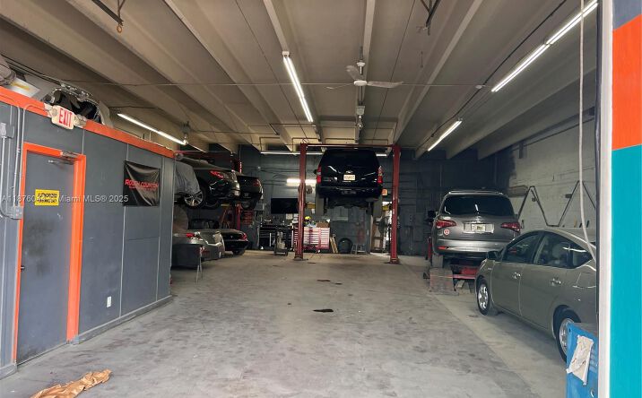 Pictures of Business for Sale, Retail property located at 5700 Plunkett, Hollywood, FL 33023 for sales - image #1