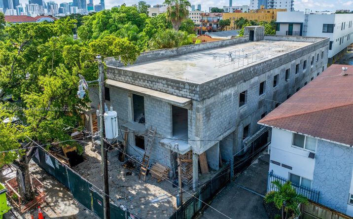 Pictures of Multifamily property located at 1254 SW 2nd St, Miami, FL 33135 for sales - image #1