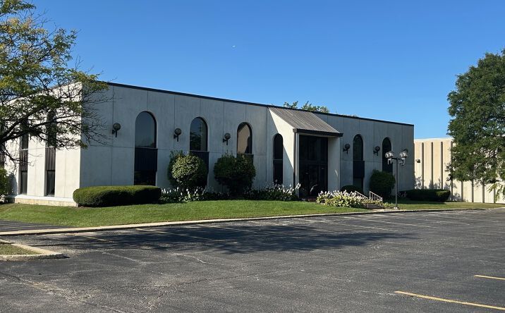 Pictures of Office property located at 5 E College Dr, Arlington Heights, IL 60004 for sales - image #1