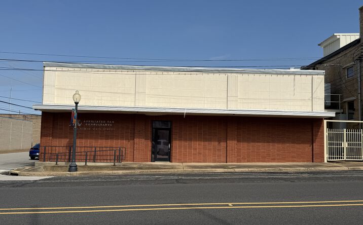 Pictures of Office property located at 110 N Main St., Henderson, TX 75652 for sales - image #1