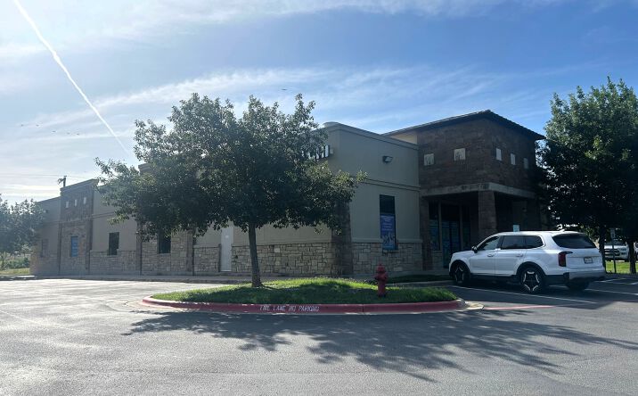Pictures of Office, Retail property located at 2401 S A.W. Grimes Blvd, Round Rock, TX 78664 for sales - image #1