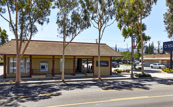 Pictures of Retail property located at 1050 W 6th St, Corona, CA 92882 for sales - image #1