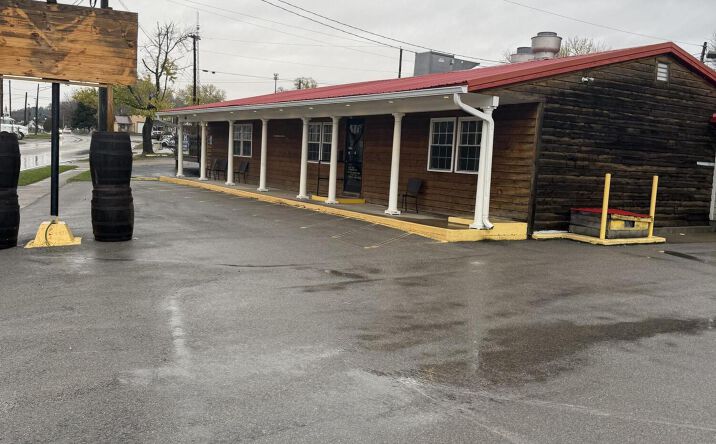 Pictures of Retail property located at 77 River Dr, Irvine, KY 40336 for sales - image #1