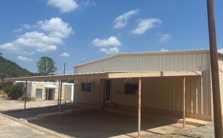Pictures of Mixed Use, Office, Retail property located at 203 SW 7th Avenue, Mineral Wells, TX 76067 for sales - image #1