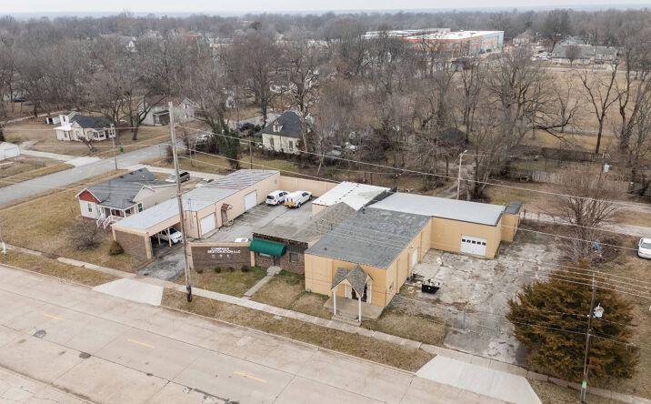 Pictures of Mixed Use, Office, Retail property located at 219 W Chase St, Springfield, MO 65803 for sales - image #1