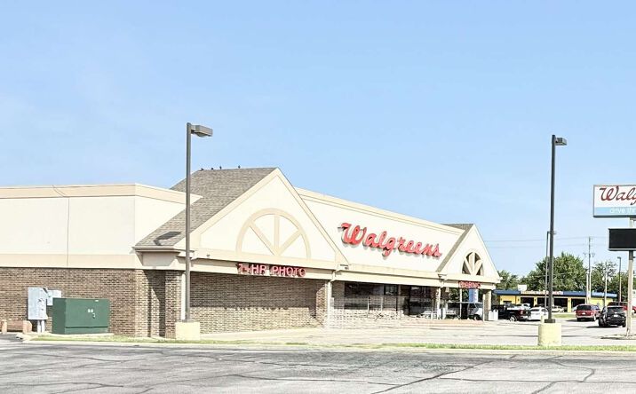 Pictures of Retail property located at 701 W Houston St, Broken Arrow, OK 74012 for sales - image #1