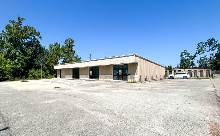 Pictures of Retail property located at 1009 E Houston St, Cleveland, TX 77327 for sales - image #1