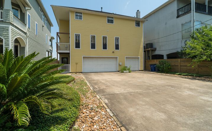 Pictures of Multifamily property located at 804 Bay Ave, Kemah, TX 77565 for sales - image #1
