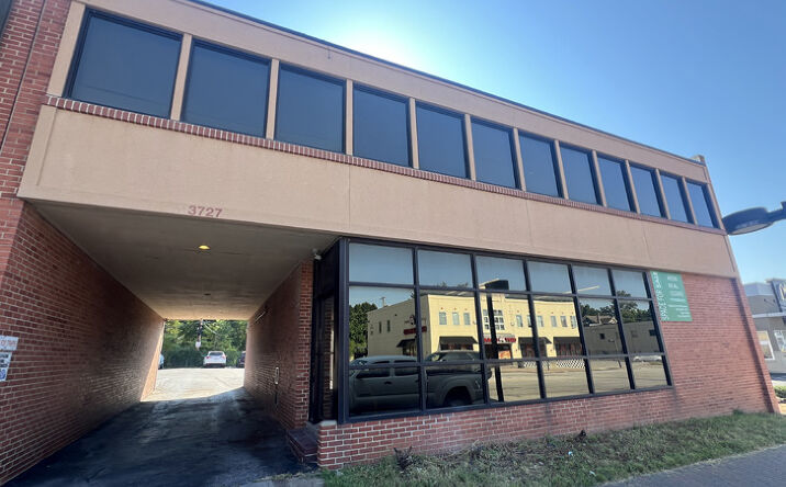 Pictures of Office, Retail property located at 3727 Broadway Blvd, Kansas City, MO 64111 for sales - image #1