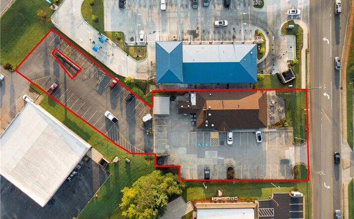 Pictures of Retail property located at 140 E Felton Road, Cartersville, GA 30120 for sales - image #1
