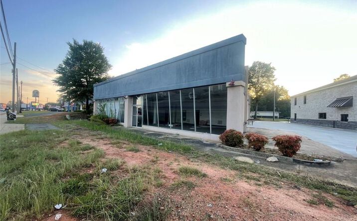 Pictures of Retail property located at 215 N CAMELLIA Boulevard, Fort Valley, GA 31030 for sales - image #1
