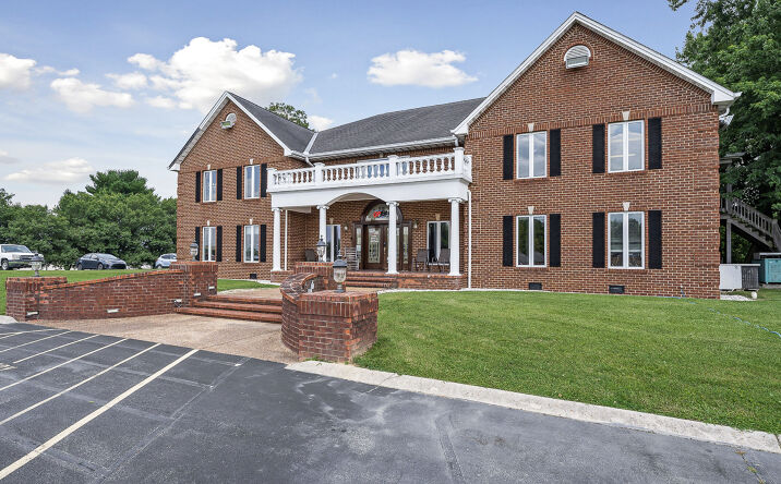 Pictures of Office property located at 236 Miller Avenue, Crossville, TN 38555 for sales - image #1