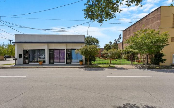 Pictures of Office, Retail property located at 207 W DEFEE ST, BAYTOWN, TX 77520 for sales - image #1