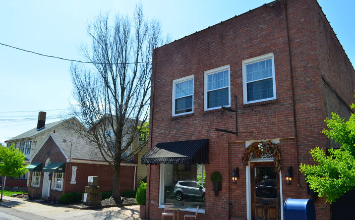 Pictures of Office, Multifamily, Retail property located at 517-519 Locust Place, Sewickley, PA 15143 for comps - image #1