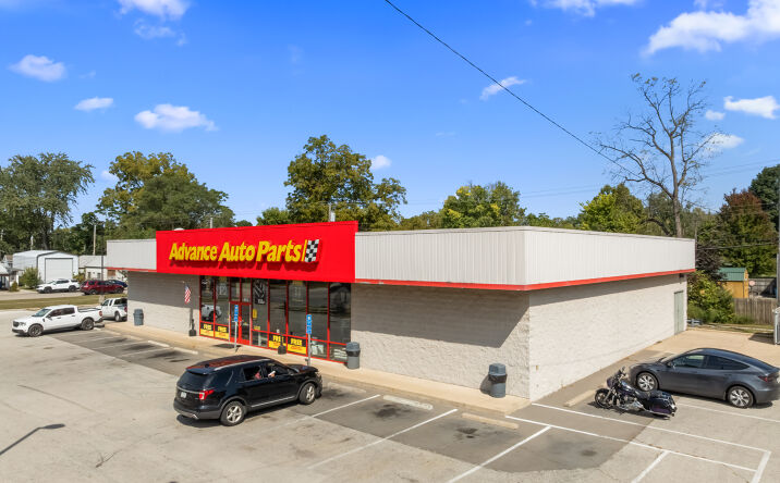 Pictures of Retail property located at 504 South Heaton Street, Knox, IN 46534 for sales - image #1