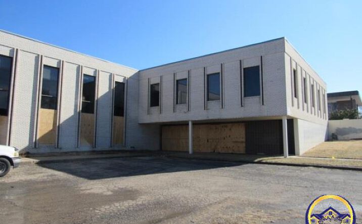 image of property at 3400 SW VAN BUREN ST Topeka KS 66611-2228