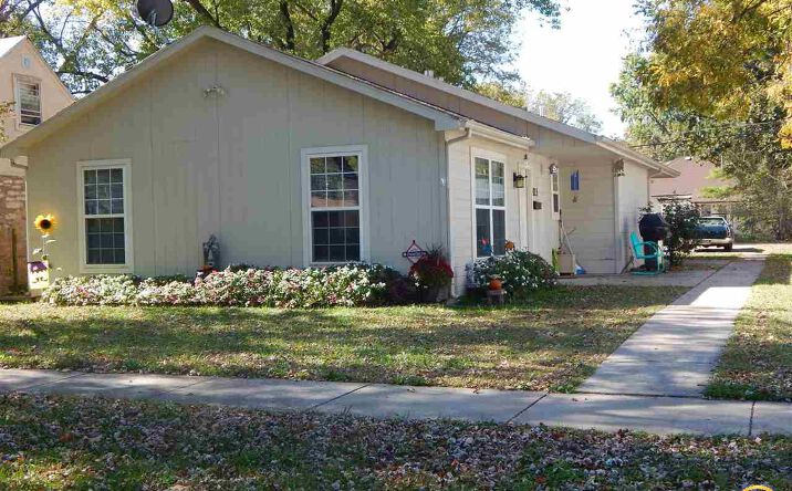 image of property at 823 NE ARTER AVE Topeka KS 66616-1613